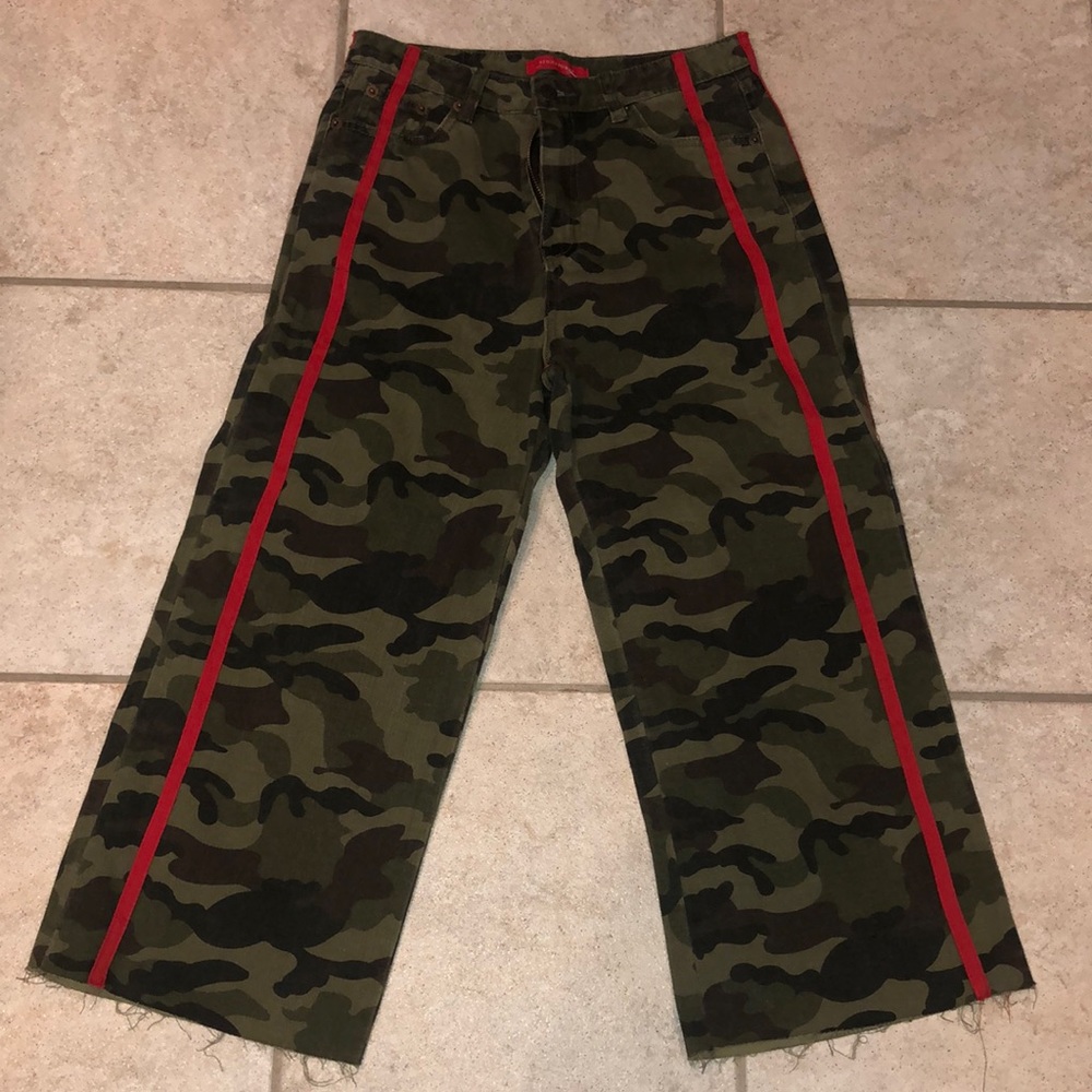Camo cropped wide leg pants size medium